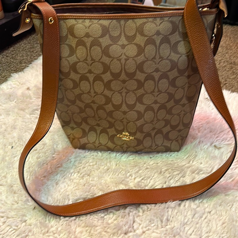 Coach Val Duffle Bag in Signature Canvas. No marks or scratches.